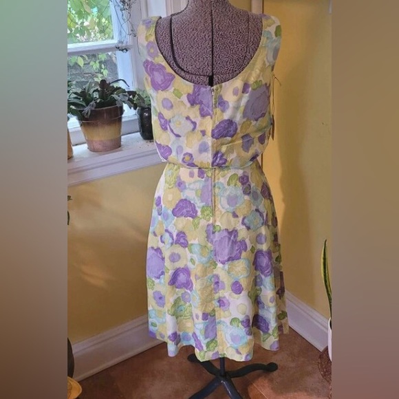 Vintage 
1960's A Dayval Dress. Gorgeous floral design. Polyester, lined. US6 - Picture 2 of 6